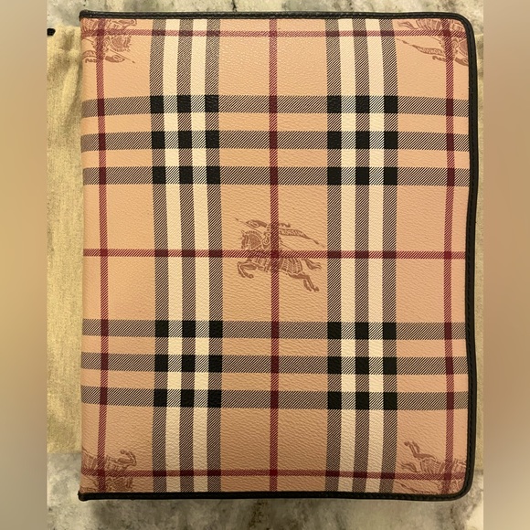 Burberry Haymarket iPad / Tablet Case - Picture 2 of 12